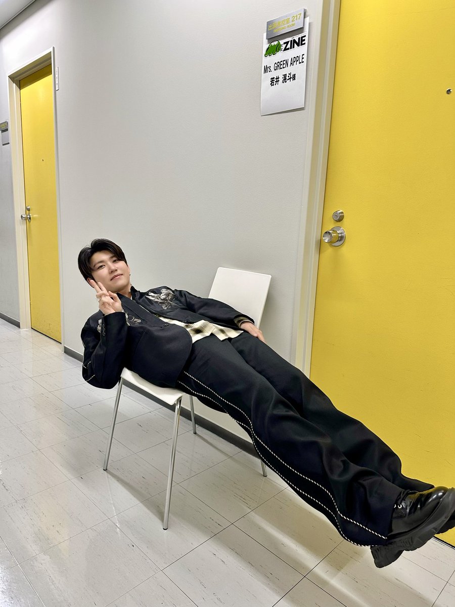 その体勢、めっちゃ腹筋鍛えられそう😂