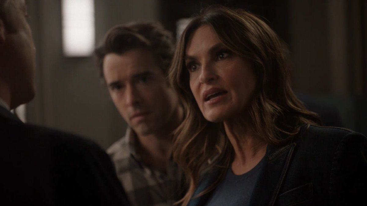 Studartclara's tweet image. Carisi entra, não dá um &quot;bom dia&quot; e sai pela casa da Olivia acusando sem provas. Ela teve que defender as crias dela.