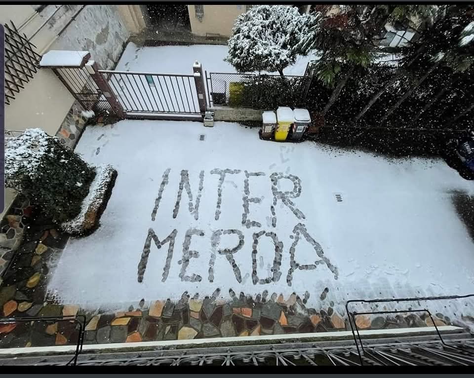 nico_r2022's tweet image. Dai bambini...andate giù a giocare...🤡