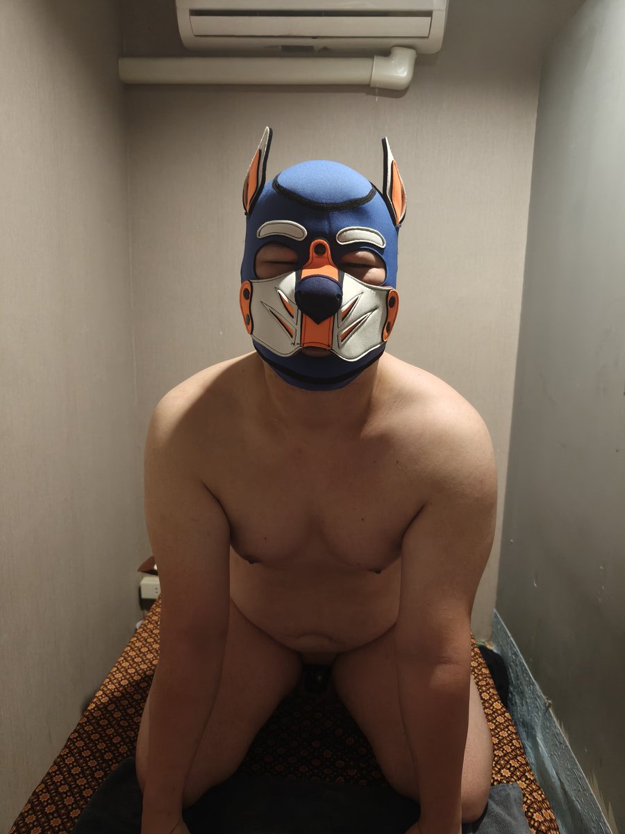 冬瓜带锁去按摩，男技师很好奇，就决定带狗头套让他继续按，按完后还让他帮忙拍照