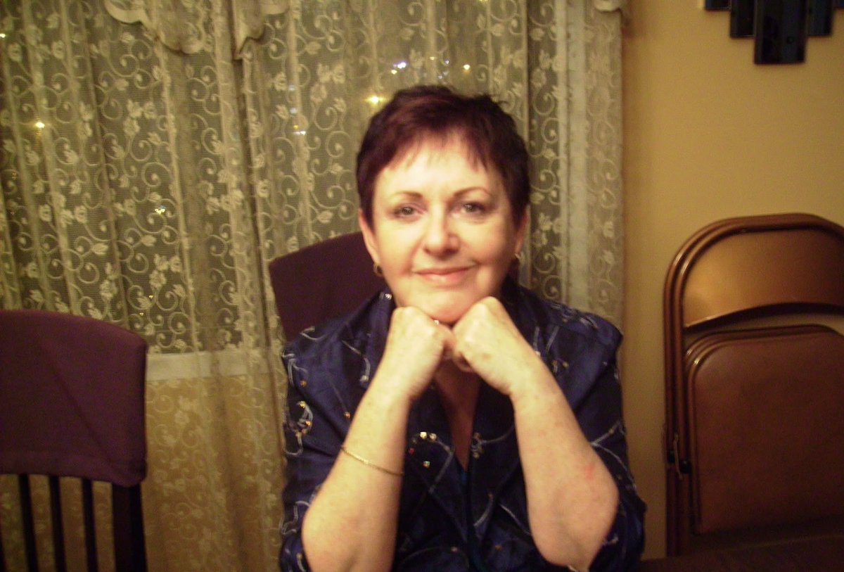 Vendredi le 21, 7h15. 
Une semaine et une heure que tu nous as quitté déjà . C’est difficile maman de penser que tu n’es plus là… j’ai le cœur tout à l’envers. Il y a une semaine je te tenais la main alors que tu avais déjà poussé ton dernier souffle… tu me manques beaucoup…