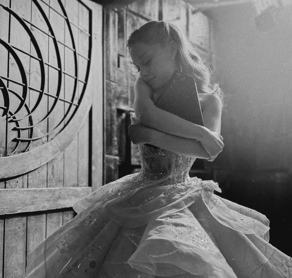 canonical glinda upland clutching the grimmerie to her chest as it is one of the only things left she has of her elphie