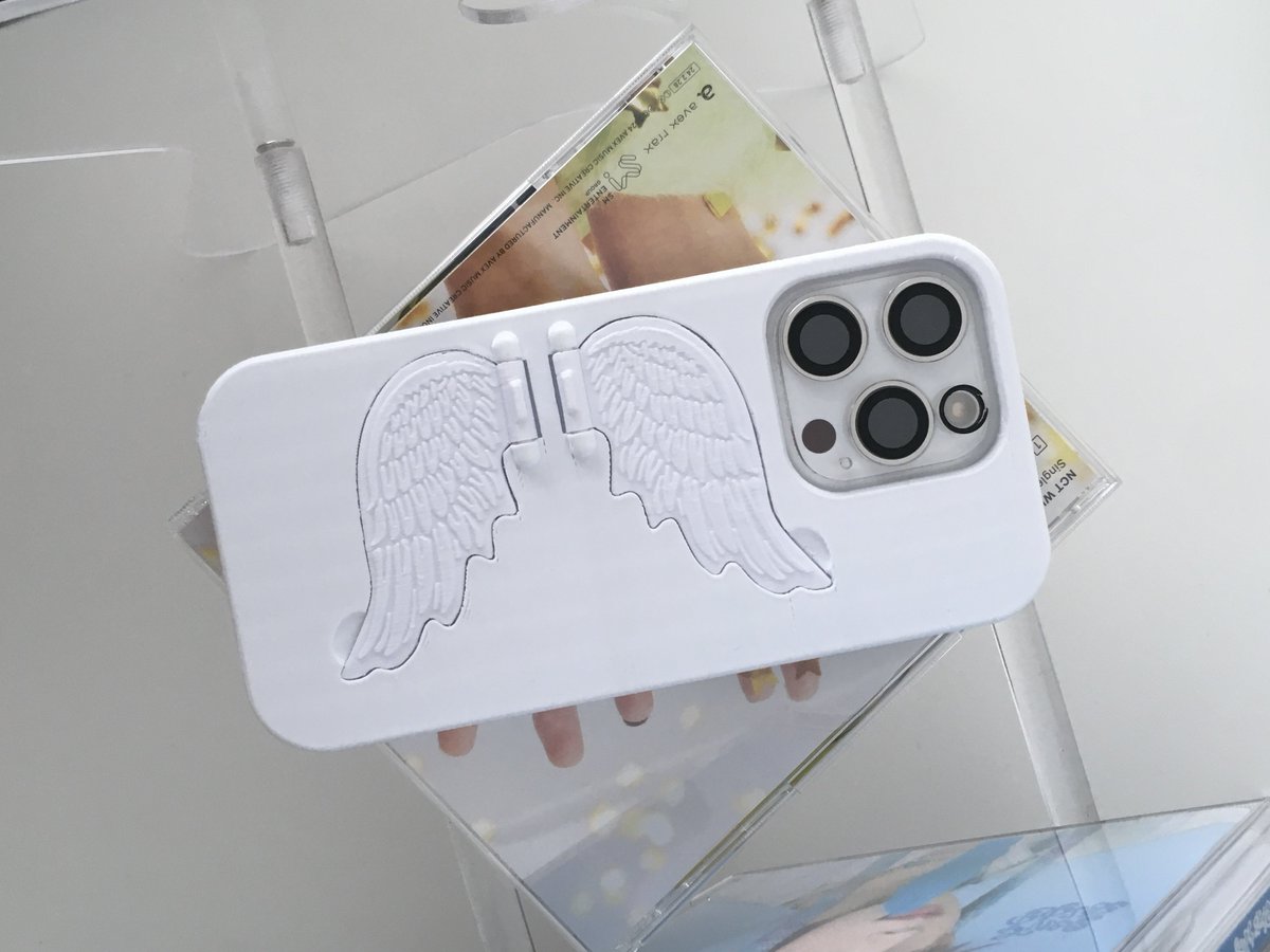 summerlike_D's tweet image. 귀여운 내 날개 케이스  ...  🤍🪽