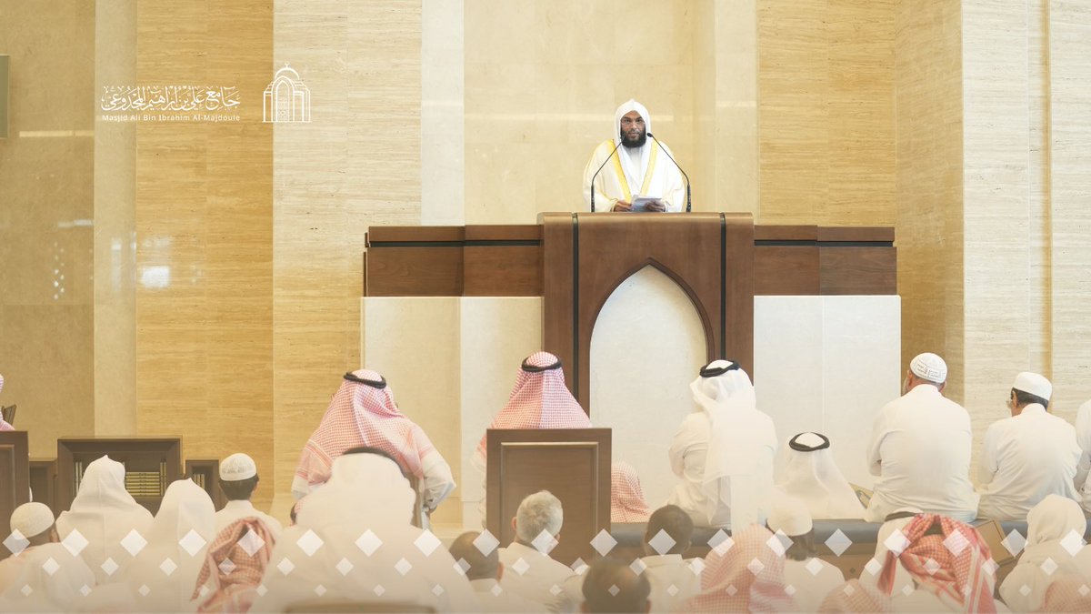 في أجواءٍ إيمانيةٍ مفعمةٍ بالخشوع، ارتفع اليوم أوّلُ أذانٍ لصلاة الجمعة في جامع الشيخ علي بن إبراهيم المجدوعي بحي الزايدي بمكة المكرمة، تلتْه أولُ خطبةٍ وجمعةٍ يشهدها الجامع بحضور جموعٍ من أهالي الحي وزوّار بيت الله الحرام.