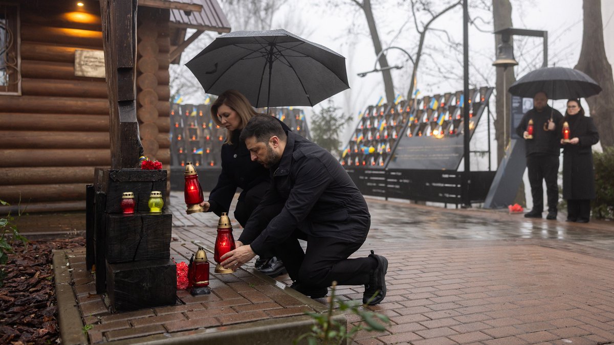 ZelenskyyUa's tweet image. Today is the Day of Dignity and Freedom – and above all, for Ukrainians, it is a commemoration of the price of Ukraine’s independence and of the effort that underpins our real sovereignty. Today, we commemorate all those who, at different times, fought for Ukraine’s right to be a…