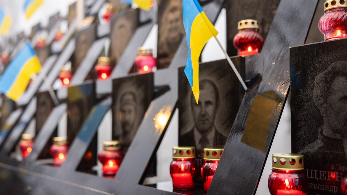 ZelenskyyUa's tweet image. Today is the Day of Dignity and Freedom – and above all, for Ukrainians, it is a commemoration of the price of Ukraine’s independence and of the effort that underpins our real sovereignty. Today, we commemorate all those who, at different times, fought for Ukraine’s right to be a…