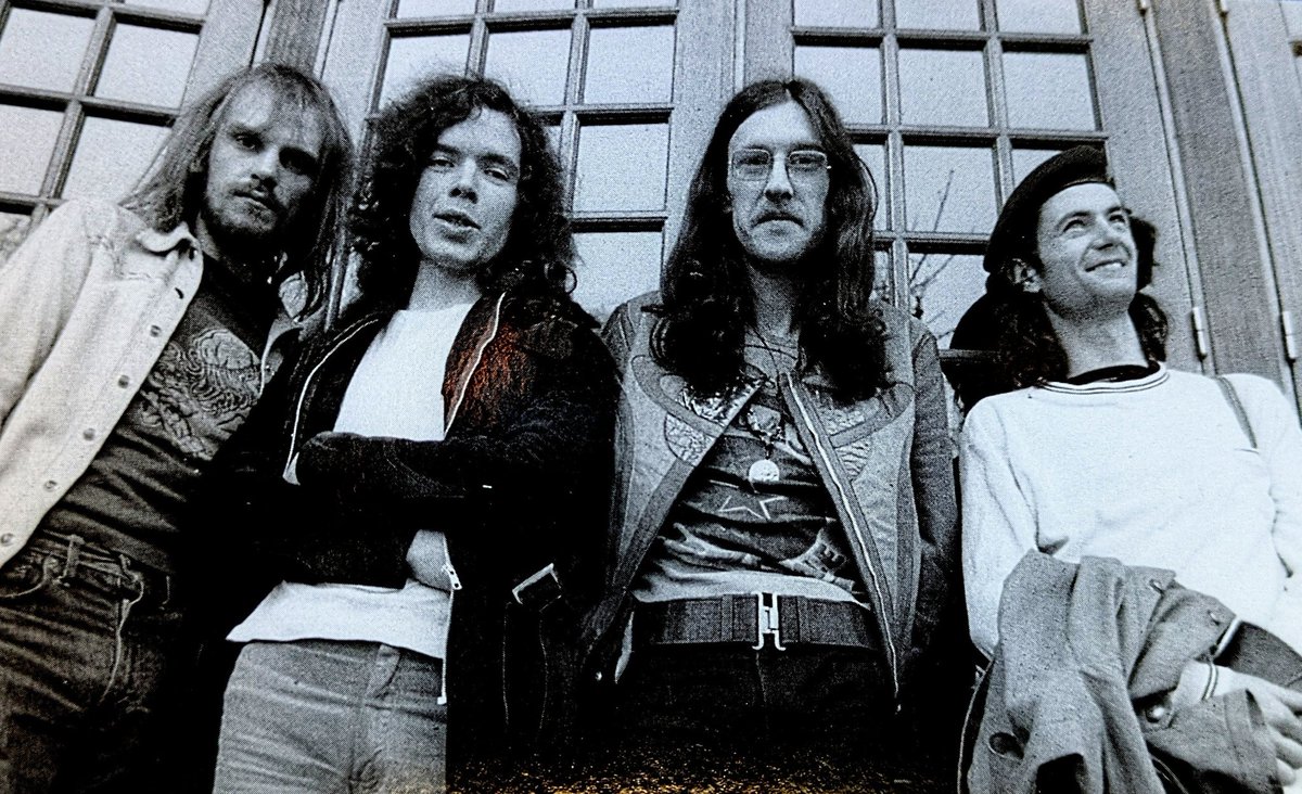 clothesfreeuk's tweet image. To warm up this crispy cold sunny morning Drivetime,Pawn Hearts in its entirety (the Stephen Taylor new remix) wonderful 😊 🎶❤️
#crispycold #sunnymorning #DriveTimeVibes #PawnHearts #VanDerGraafGenerator #StephenTaylornewstereoremix