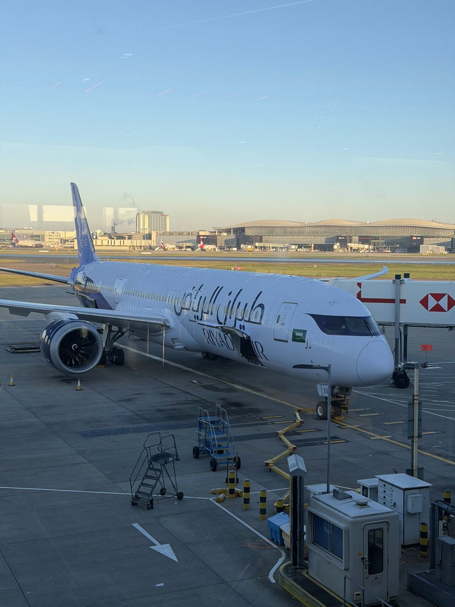 CDGFACILE's tweet image. Riyadh Air spotted at LHR ! #riyadhair #heathrow #planespotter