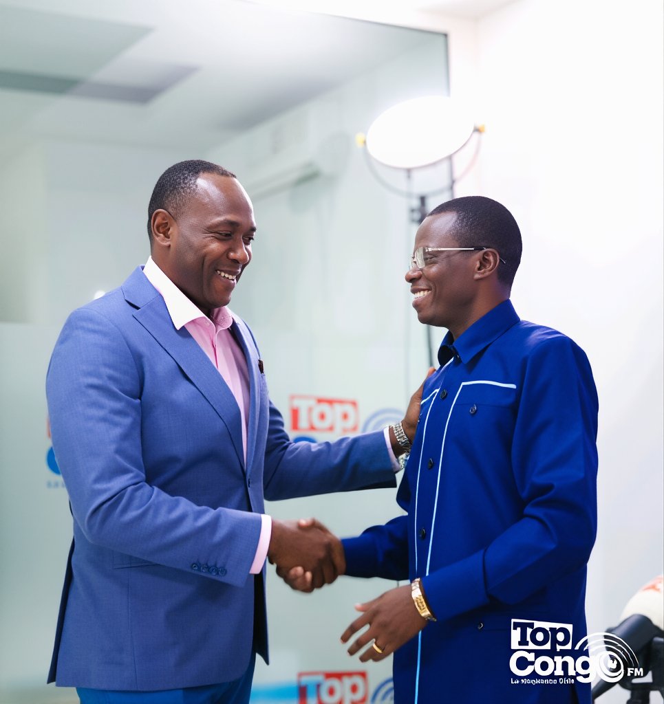 Les autorités congolaises n'ont pas l'art et la culture de la communication d'image. En communication non verbale, le geste d'une autorité a toujours une grande portée significative. Le journaliste <a href="/ThierryKambundi/">Thierry Kambundi</a> affiche sa supériorité sur le Ministre Eliezer NTAMBWE par sa