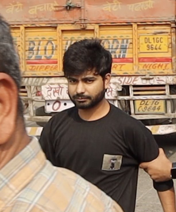 फरीदाबाद के धौज में मुस्लिमों की भीड़ ने मुझपर और मेरे कैमरामैन इसलिए हमला कर दिया, मैंने अल-फलाह यूनिवर्सिटी को लेकर सवाल किया था।

अगर साथी रोहन जी व प्रियंका जी ना होते तो शायद हम सुरक्षित घर ना लौटते।

<a href="/cmohry/">CMO Haryana</a> <a href="/police_haryana/">Haryana Police</a>