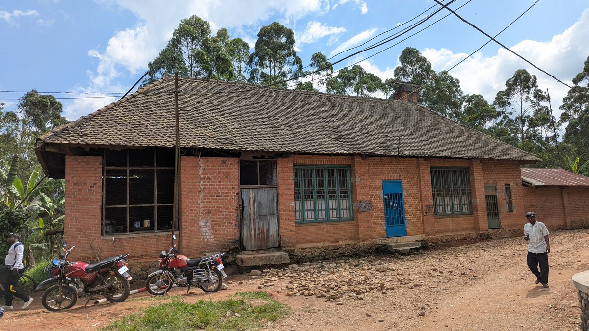 #NordKivu : Érigé entre 1948 et 1952 grâce au Fonds pour le Bien-Être des Indigènes, l’Hôpital Général de Référence de Musienene ( 15 Km de #Butembo)se rapproche de ses 75 ans d’existence. 

Un héritage à célébrer, une mémoire à honorer, et un patrimoine à réhabiliter pour les