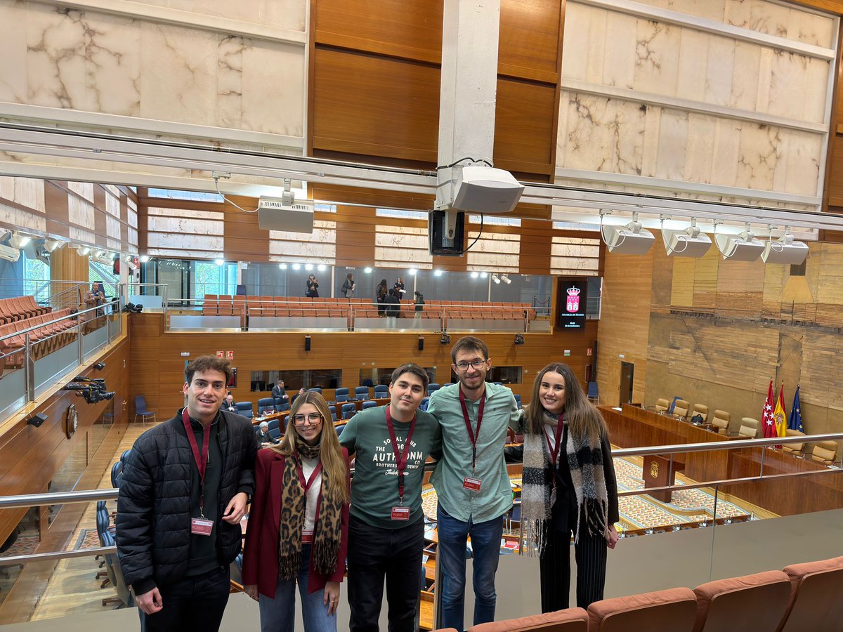 Adrian_pl18's tweet photo. En la asamblea de Madrid con la asociación Dolores Cebrián URJC https://t.co/kydfEd1WMd