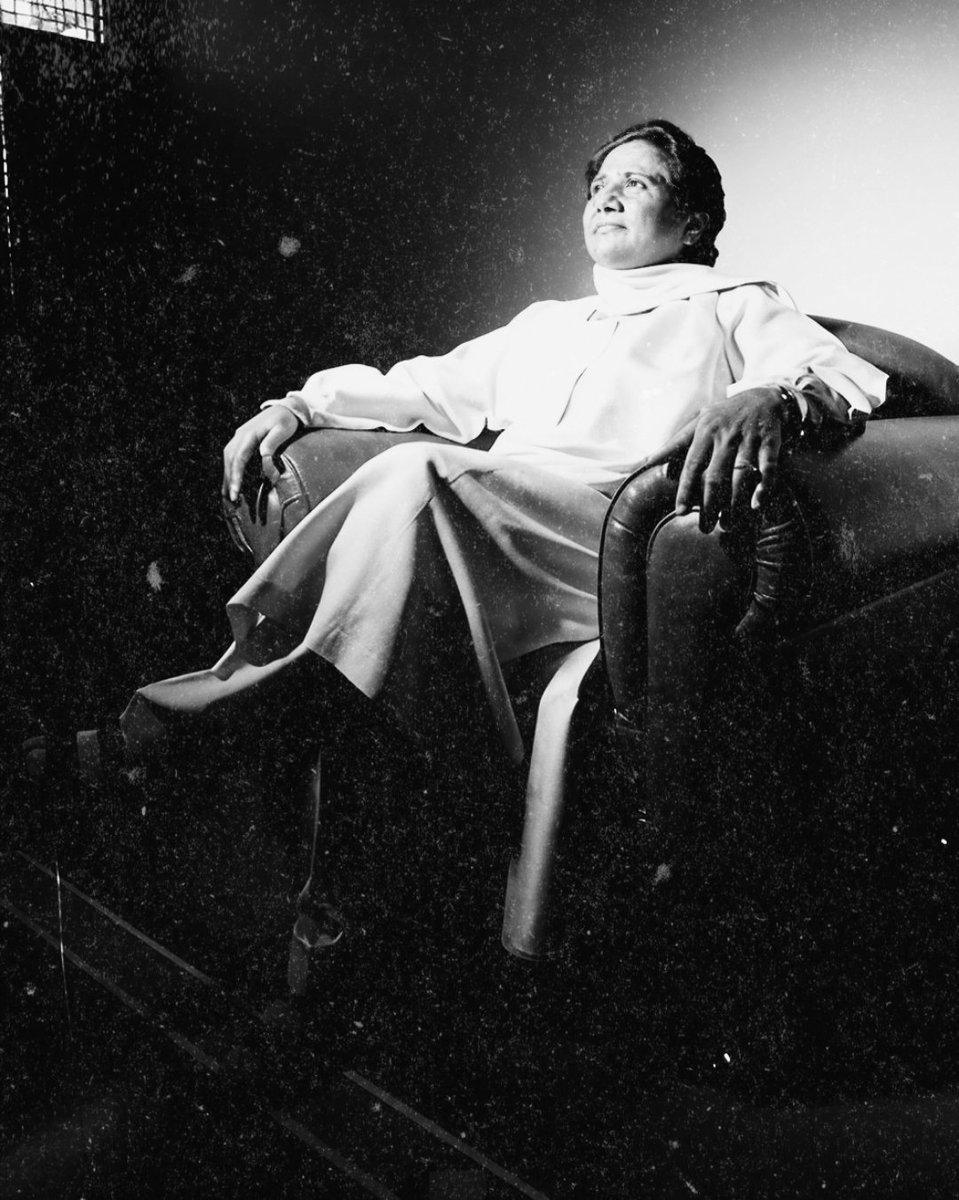 SuryaPankti's tweet image. हमरा नाम ‘स्वतंत्र लेखनी’ है। हम जो बोलता हूं, सच बोलता हूं।

आदरणीय बहन मायावती जी का कार्यकाल आज़ाद भारत के सबसे सुव्यवस्थित, पारदर्शी और कानून-व्यवस्था आधारित शासन के रूप में माना जाता है। यह केवल उनके परंपरागत समर्थकों की राय नहीं है — बल्कि ब्राह्मण, राजपूत, बनिया और अन्य…