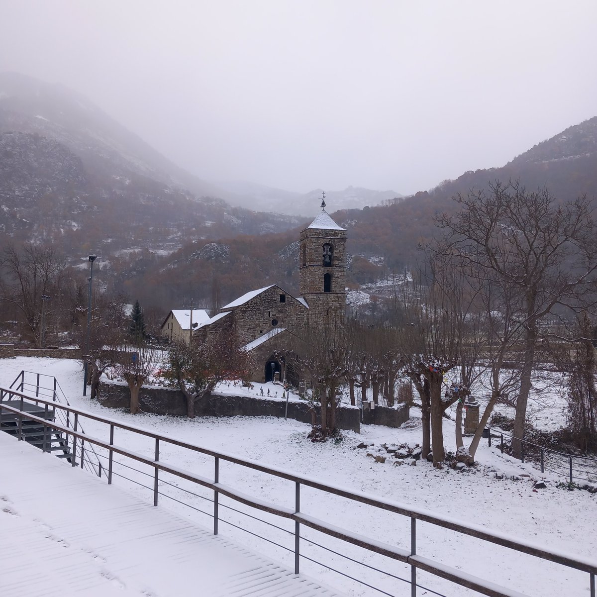 Bon diaaaaa!❄❄️❄️❄️❄️❄️❄️❄️❄️❄️❄️❄️❄️❄️❄️❄️❄️❄️❄️❄️❄️❄️❄️
#aprendreambelscampsientorns 
#neu
#meteocat 
#altaribagorça 
#valldeboi
#barruera