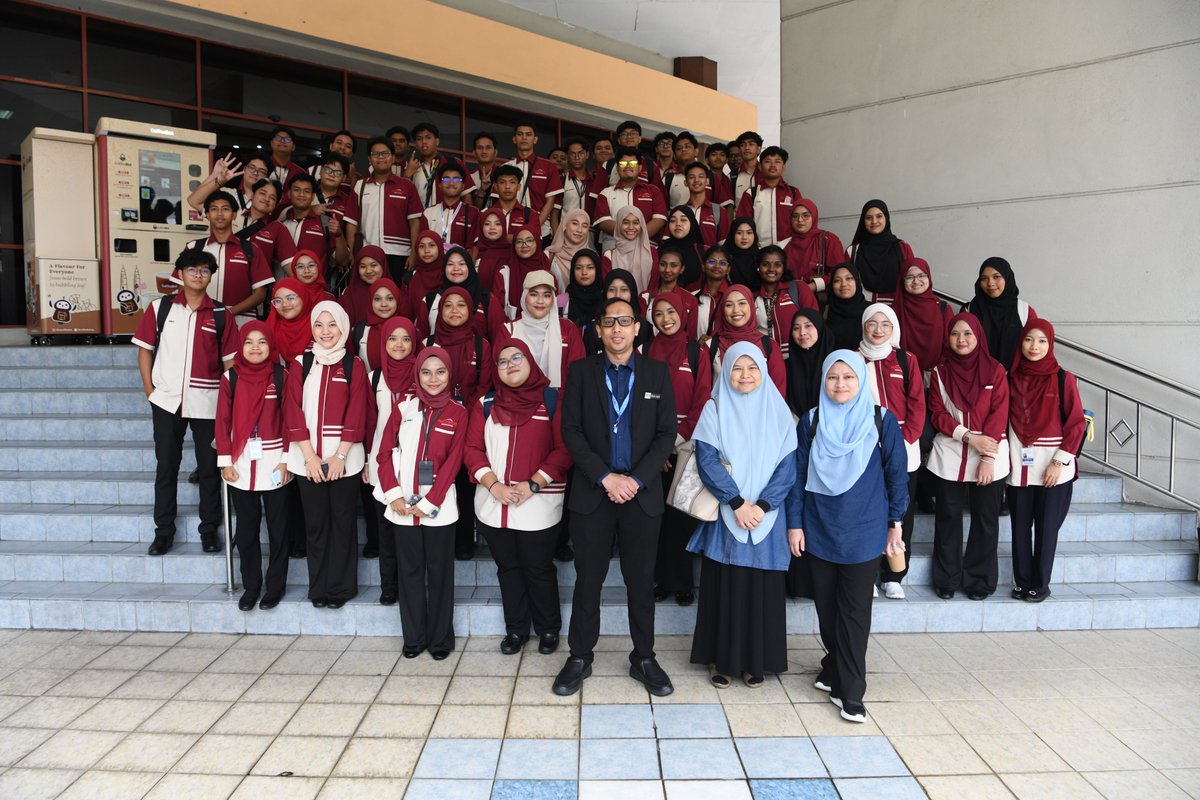 KUALA LUMPUR, 21 November 2025 – Perpustakaan Negara Malaysia (PNM) telah menerima kunjungan seramai 71 orang pelajar daripada Politeknik Sultan Azlan Shah (PSAS) dalam Program Tanggungjawab Sosial Korporat (CSR).

#PerpustakaanNegaraMalaysia
#MalaysiaMADANI
#KembaraPerpaduan