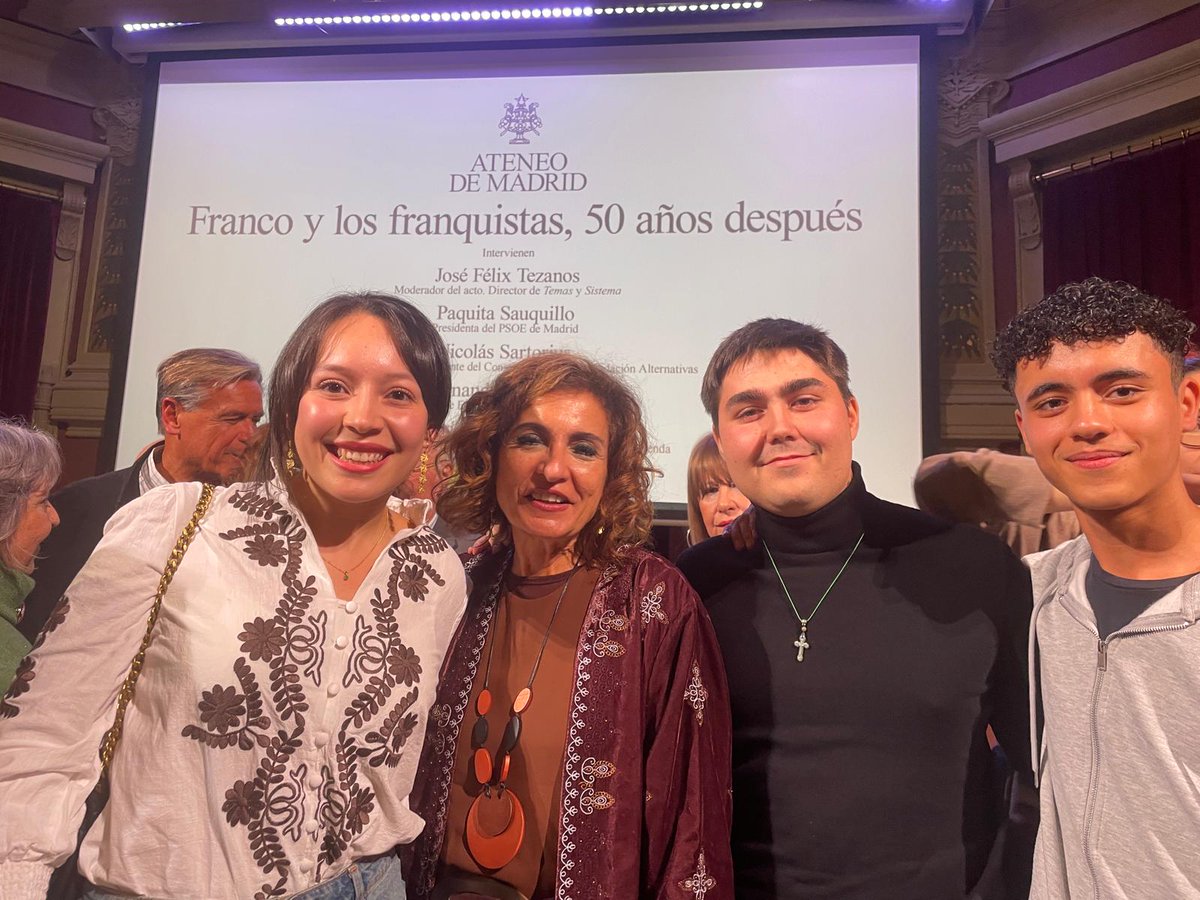 Adrian_pl18's tweet photo. En el @ateneodemadrid celebrando los 50 años de democracia https://t.co/vUHhAsuZS2