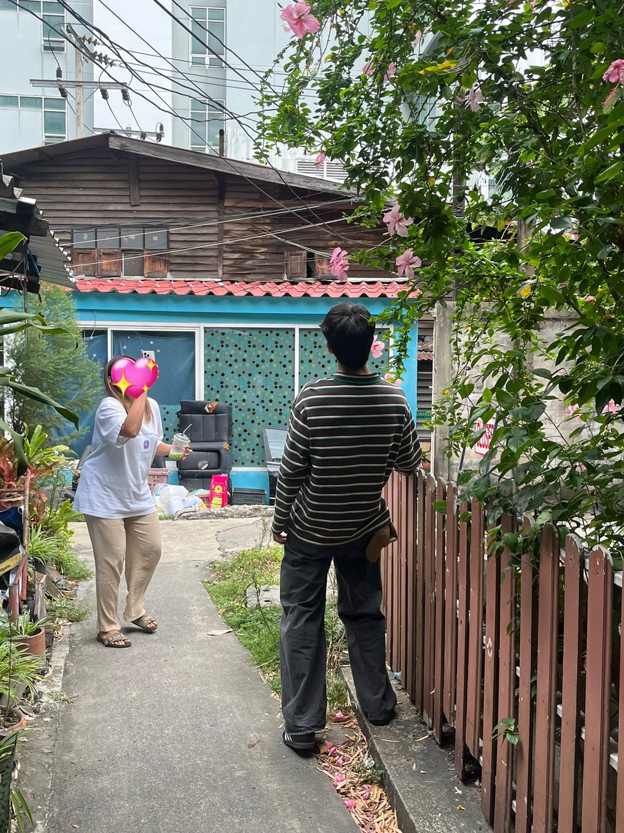 thejiw__'s tweet image. ทุกคนรอชมรูปหล่อได้่เลยนะคะ แต่ไม่แน่ใจว่าพี่ซีจะลงมั้ย😂 หนูถ่ายมาได้แค่ข้างหลังค่ะ ไม่กล้าขอถ่ายแบบใกล้ๆกว่านี้ กลัวว่าจะไม่ให้ความเป็นส่วนตัวพี่ซีค่ะ🥹🙏🏻

#sea_tawinan