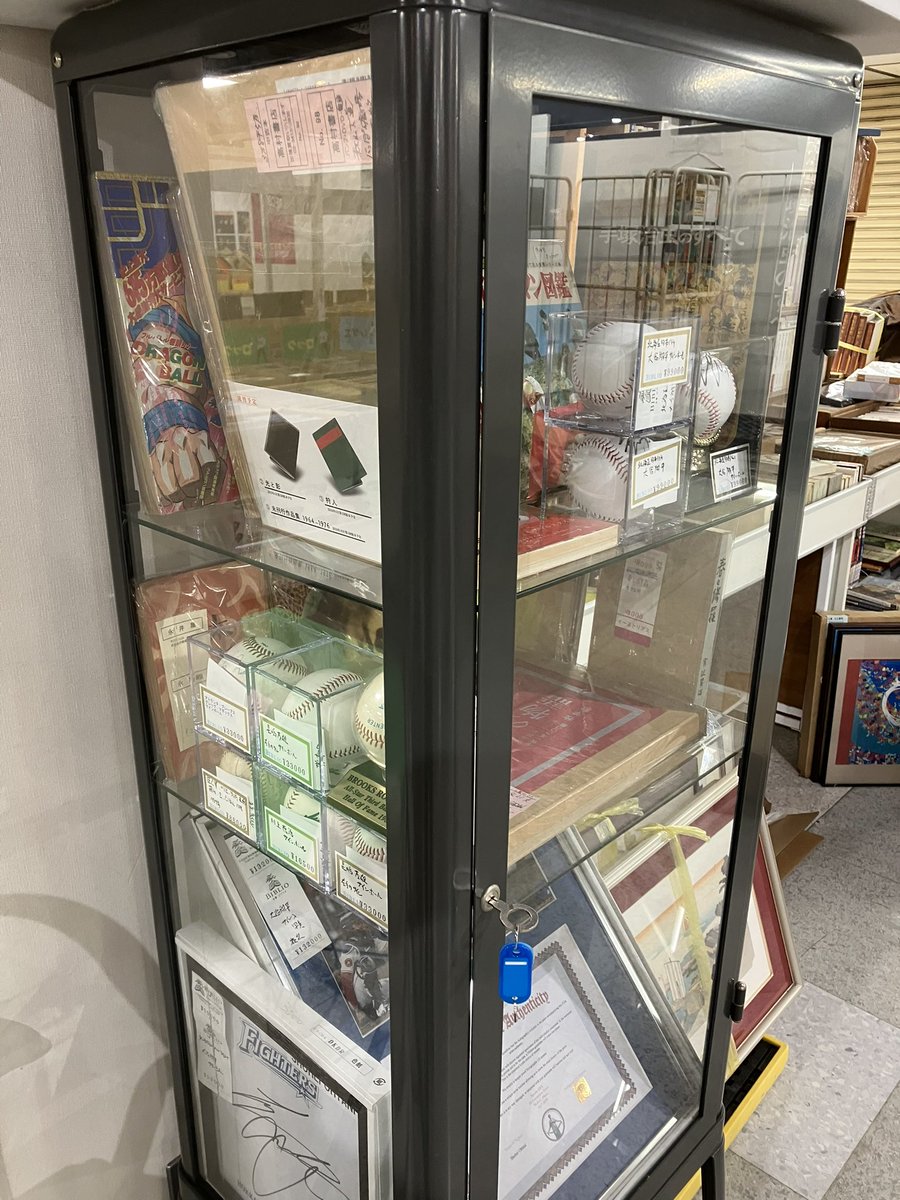 sendai_huruhon's tweet image. イービーンズ古本まつり
いよいよ明日22日からスタートです。
大谷翔平のサインや手塚治虫のサイン本、少年ジャンプなどが出品されます。
古着もあり、もう手に負えません。
一年ぶりの20店越えでカオス再び。