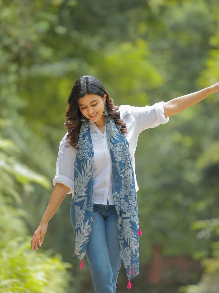 ival_poet's tweet image. மகிழ்ச்சியை சேமித்து
வைப்பதில்
எந்தப்பயனும் இல்லை
அவ்வப்போது
செலவிட்டு விட வேண்டும்!