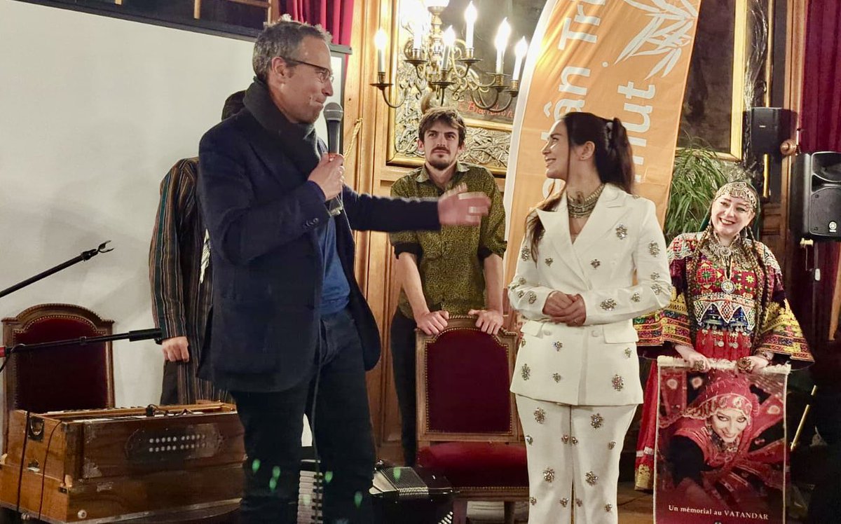 Fr_Bechieau's tweet photo. Salle pleine en mairie du #19e pour cette fantastique soirée culturelle #Afghanistan de solidarité et de soutien aux femmes afghanes ! Merci à l’association VATANDAR France pour ce grand moment d’espoir ! #Paris #Paris19 #AfghanWomen #Festisol #freeafghanistan @MdCA75019 @Paris19e @_Festisol