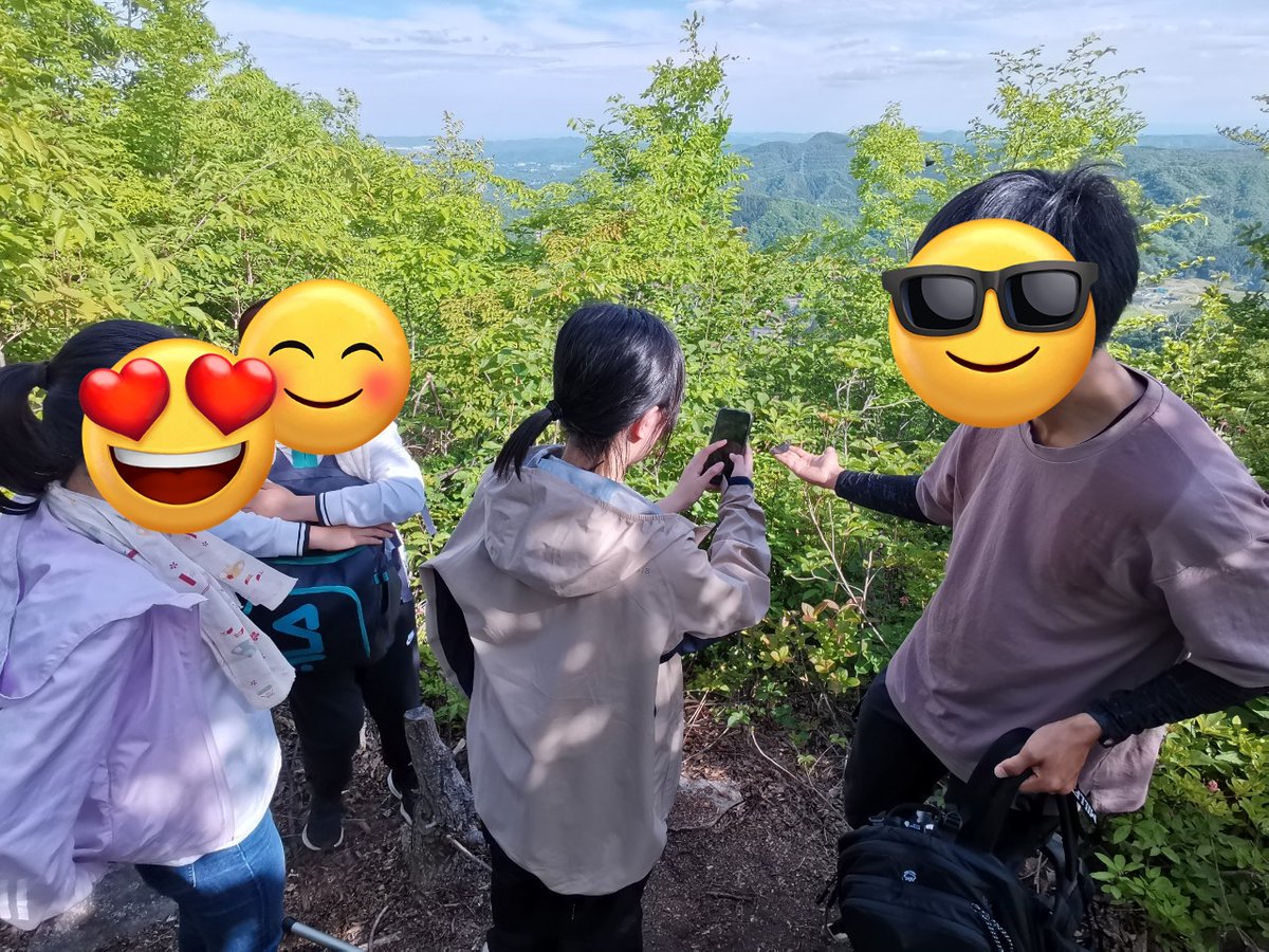 tohokuinsect's tweet photo. AO入試Ⅱ期に合格された皆様、おめでとうございます🎉🎉

東北大学昆虫研究会では、
🔍昆虫観察
🪲採集
🦋標本づくり
など、虫好きにはたまらない活動をしています！

新歓情報や活動の様子はこのアカウントで発信中🐞
「ちょっと気になる」でも大歓迎。
一緒に虫を愛でませんか？👀💚
 #春から東北大 https://t.co/usYH3e1BDT