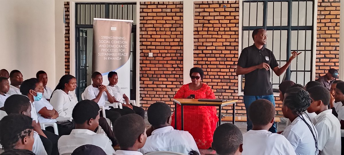 Biri kuba nonaha ku wa 21/11/2025 umuyobozi wa <a href="/NARwanda/">Never Again Rwanda</a> ishami rya <a href="/MusanzeDistrict/">Musanze District</a> ari guhugura urubyiruko ku "GUTEKEREZA BYIMBITSE" yasabye urubyiruko kubanza Gusesengura bagashungura ibyo batekereza gukora byose. Kandi bagatekereza ibibagirira akamaro.