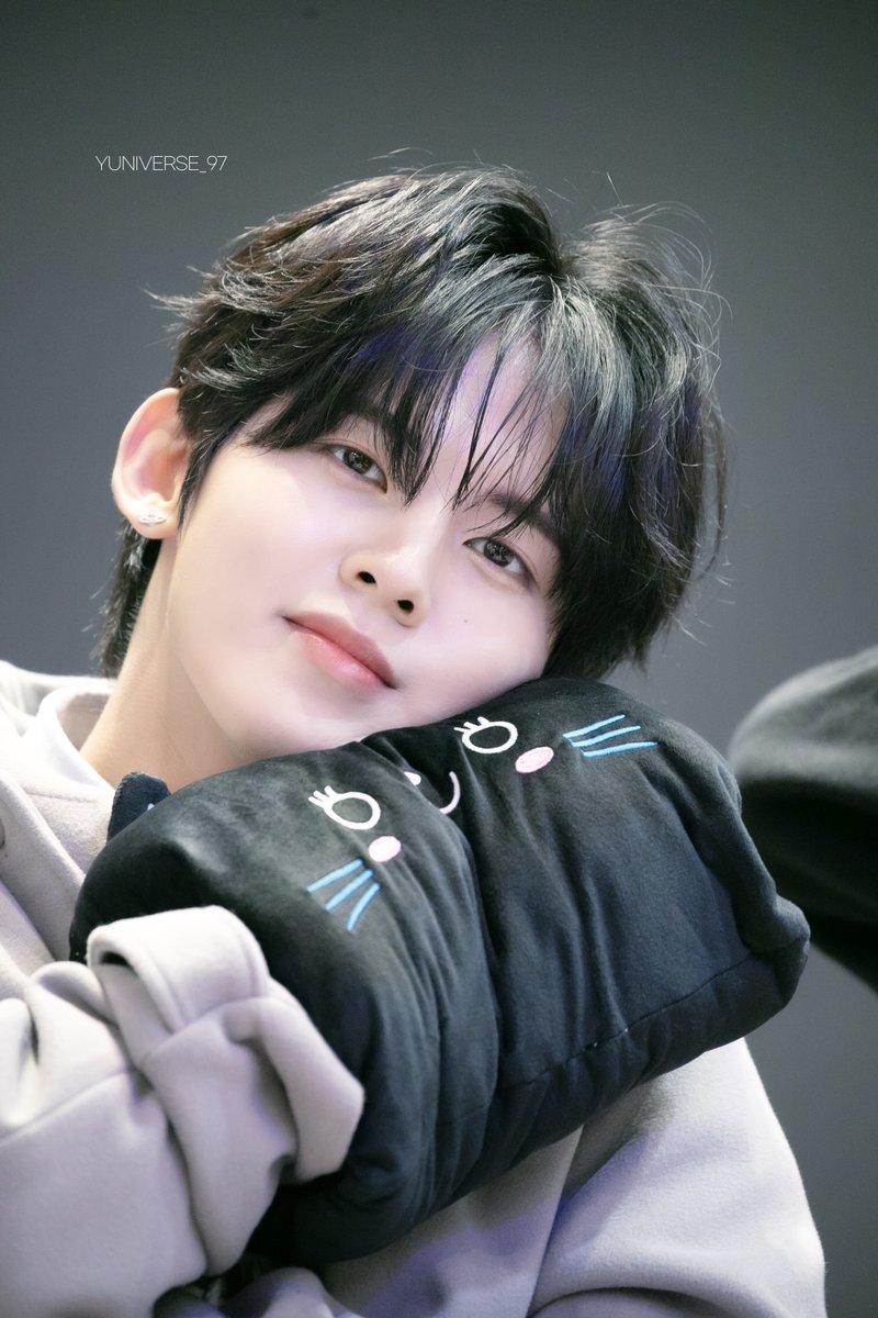 20251109 인어미닛 팬싸인회 현엽      
헵 
#HYUNYEOP #현엽 #김현엽 #InAMinute #인어미닛 #BGM_HOWWERISE_PLAY #HowWeDo