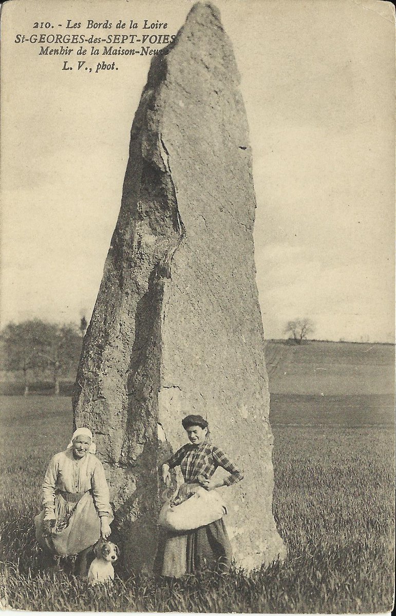 The menhir of La Pierre Longue de Sale-Village in St-Georges-des-Sept-Voies (Maine-et-Loire) is 5.5m tall. In one tradition it was Gargantua’s whetstone. The woman on the right is holding a sickle which maybe needed sharpening after cutting the crop in her apron….