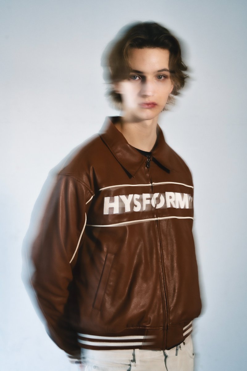 hysformofficial's tweet image. HYSFORM 2025 FALL / WINTER COLLECTION
2025.11.22(SAT) 12:00 ON SALE

■ITEM LINE-UP
FAUX LEATHER WING JACKET
PRICE：¥35,200 tax-in
COLOR：Brown
SIZE：S / M / L / XL

x.gd/VZaaA

@ballistik_fext
@vertical_garage
#BALLISTIKBOYZ
#HYSFORM
#verticalgarage