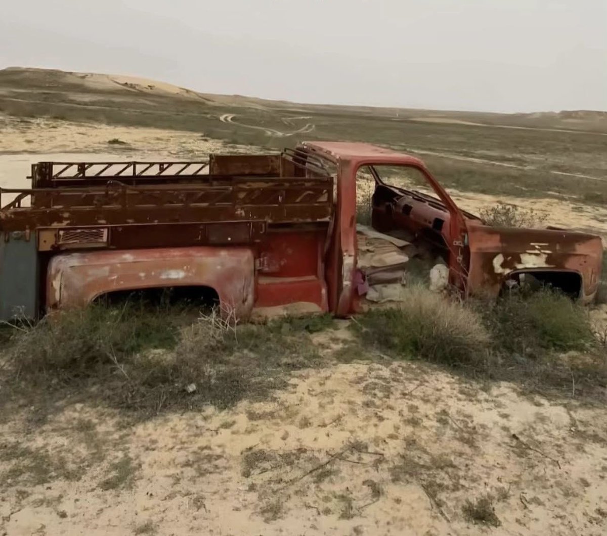 شف الزمن ماكان ناوي على خير
يدفن   العالم   ويتظاهر   بطيبه

عشها مثل ماجت من دون تأخير
محد يموت وكود  ماخذ  نصيبه

محد حسيب احد على كل تقصير
العبد   وحده  ربه  اللي   حسيبه

ماكل  حاجه  منك  تحتاج  تبرير
حتى  ولو   بعض  الفعايل  غريبه /  رواف السعين
#رواف_السعين