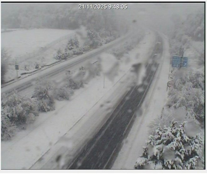 Navarmeteo_1411's tweet photo. ⚠️🔴❄️ Muchisima #precaución #Nieve en #Sakana, #Leitzaran, y Tierra #Estella (A10-A1-A15-A12), los chubascos de nieve se centran ahí. Nieva muy copiosamente y ya está dejando importantes problemas en carretera.
Hay nieve para rato... 🫣 https://t.co/VRtQahN4O0