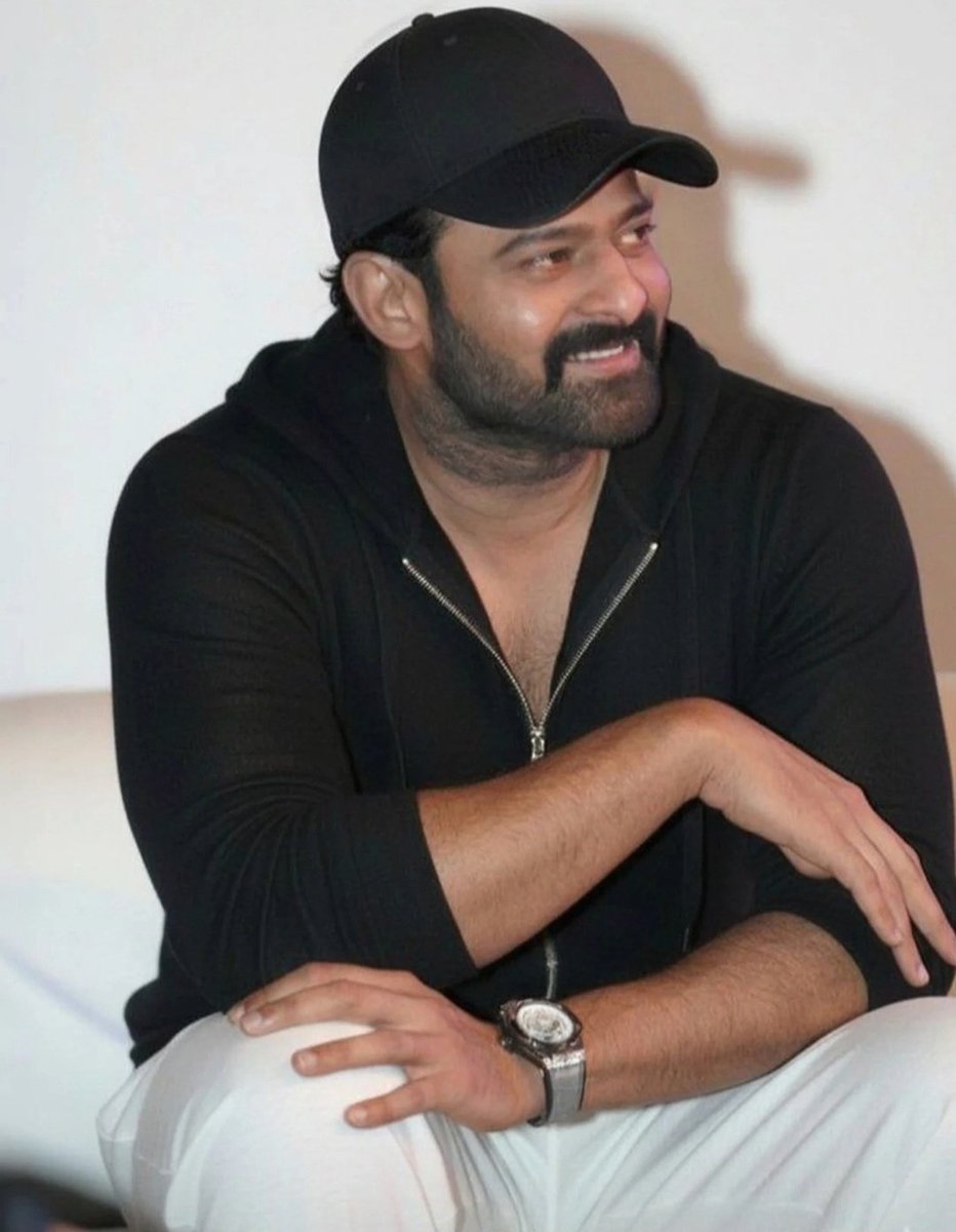 DevarathaSaab's tweet photo. Orey vanga 🔥🔥🔥🥵🥵🥵🥵🥵😭😭😭😭
#Pabhas #Spirit https://t.co/hrUiGkP1xl