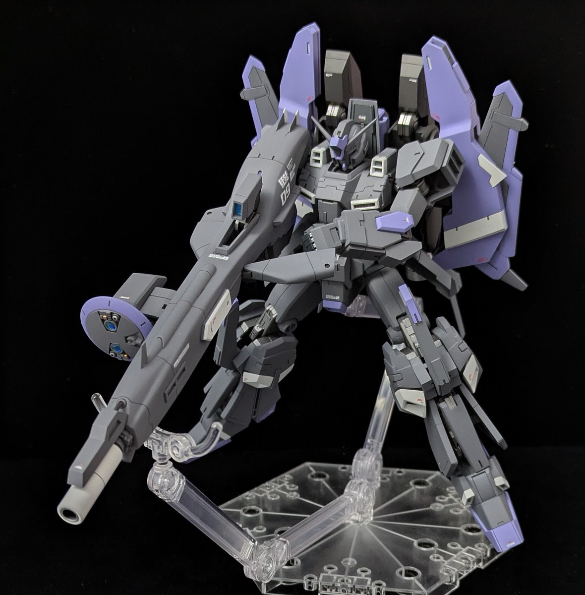 akilabo_'s tweet image. 1/144 シータプラス完成しました。

ベースキットはHGUCのZZ。
改修箇所はひたすらプラ板かパテ。
特に苦労したのはランチャーバインダーと、脚部ブースターです！

結構気に入ってるので沢山の方に見ていただけると嬉しいです。