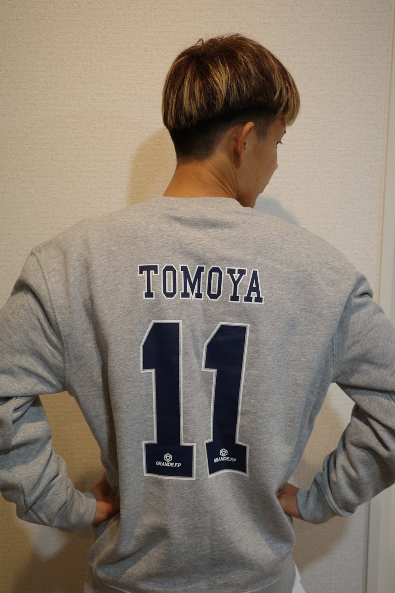 0328_tomoya's tweet photo. 2025秋新作✨見木友哉xGRANDE.F.Pコラボ.TOMOYA・NO.11 トレーナー
僕が着用しているのは、グレーとネイビーのLサイズです!
※光の加減で黒っぽく見えています
軽めで伸縮性もありとても着用しやすいトレーナーです🍂
よろしくお願いします😊
https://t.co/sSLNoUpDM1
#GRANDEFP https://t.co/msOVNvOa3j