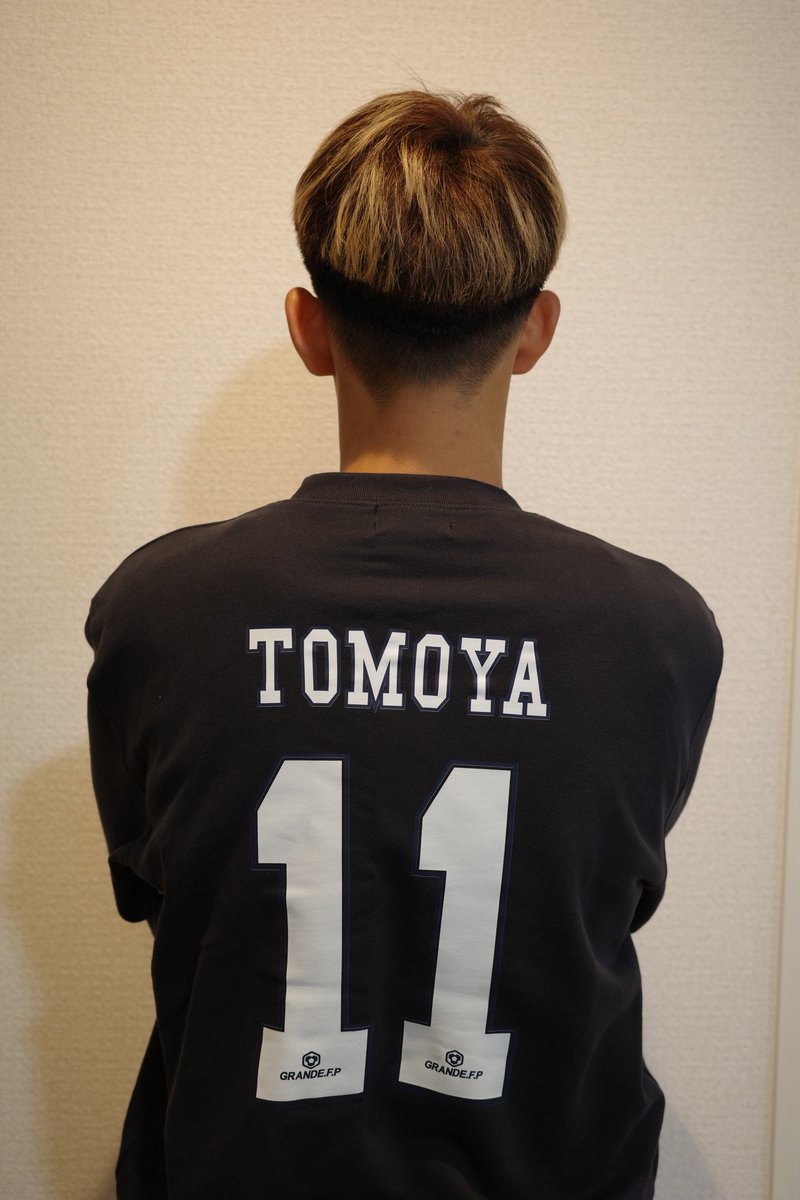 0328_tomoya's tweet photo. 2025秋新作✨見木友哉xGRANDE.F.Pコラボ.TOMOYA・NO.11 トレーナー
僕が着用しているのは、グレーとネイビーのLサイズです!
※光の加減で黒っぽく見えています
軽めで伸縮性もありとても着用しやすいトレーナーです🍂
よろしくお願いします😊
https://t.co/sSLNoUpDM1
#GRANDEFP https://t.co/msOVNvOa3j