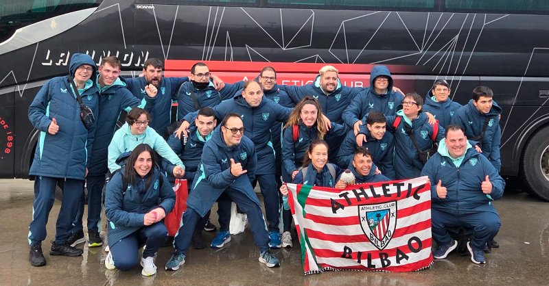 AthleticClub's tweet photo. 🦸 ¡El Genuine #AthleticClubFundazioa comienza en Tarragona la temporada de la @FundacionLaLiga!

Los campeones del Mundial de Houston estarán acompañados por la Peña Genuine, que, como siempre, no parará de animar y contagiar alegría y buen humor.

👏 Topera gozatzera!