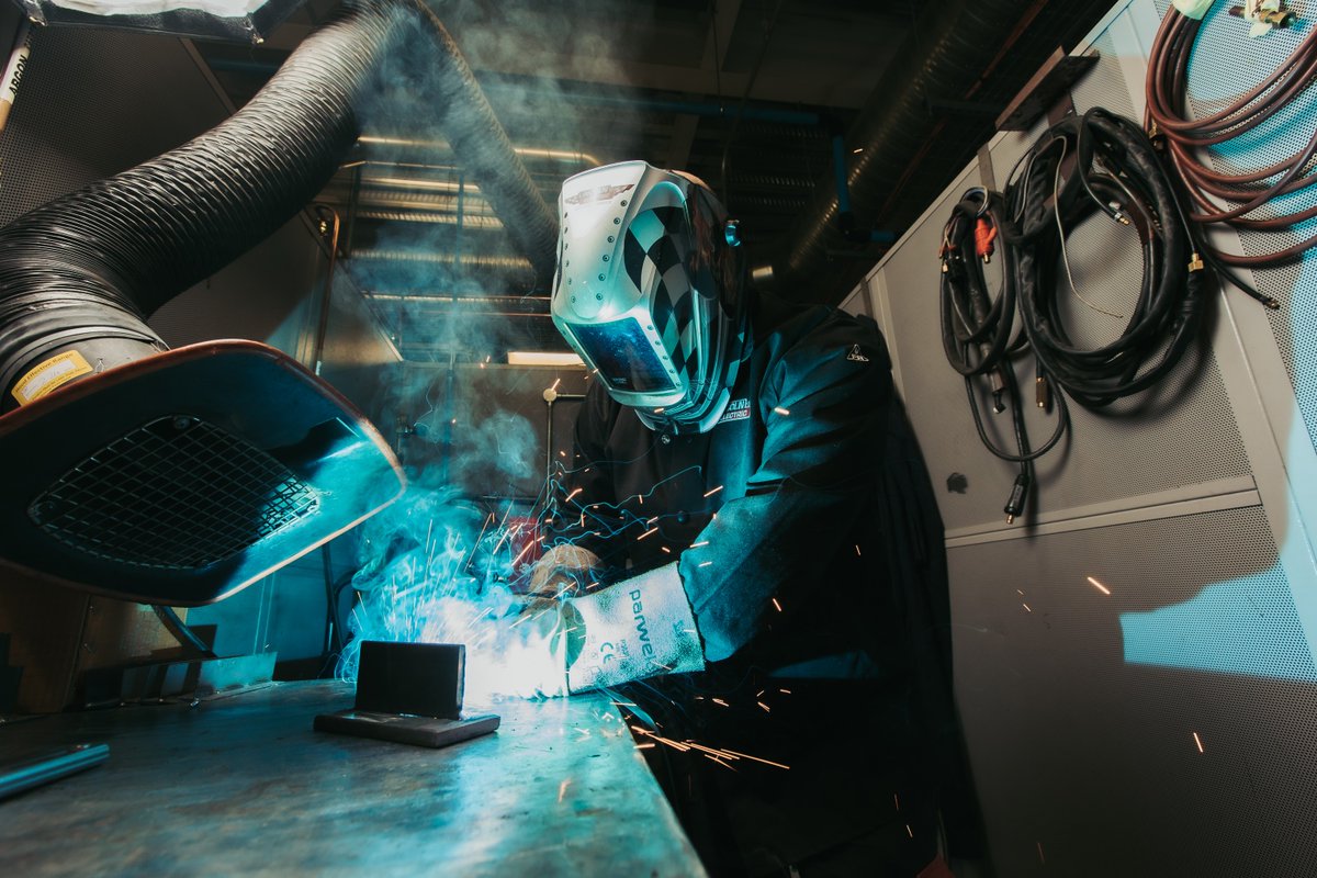 AMRCTraining's tweet image. Are you motivated by making a real-world impact? 🛠️

Launch your career in advanced manufacturing and engineering and start to see the change you can make in industry. 

Apply now ➡️ bit.ly/4cDNgrE

#Apprenticeships #ApplyNow #EngineeringCareer