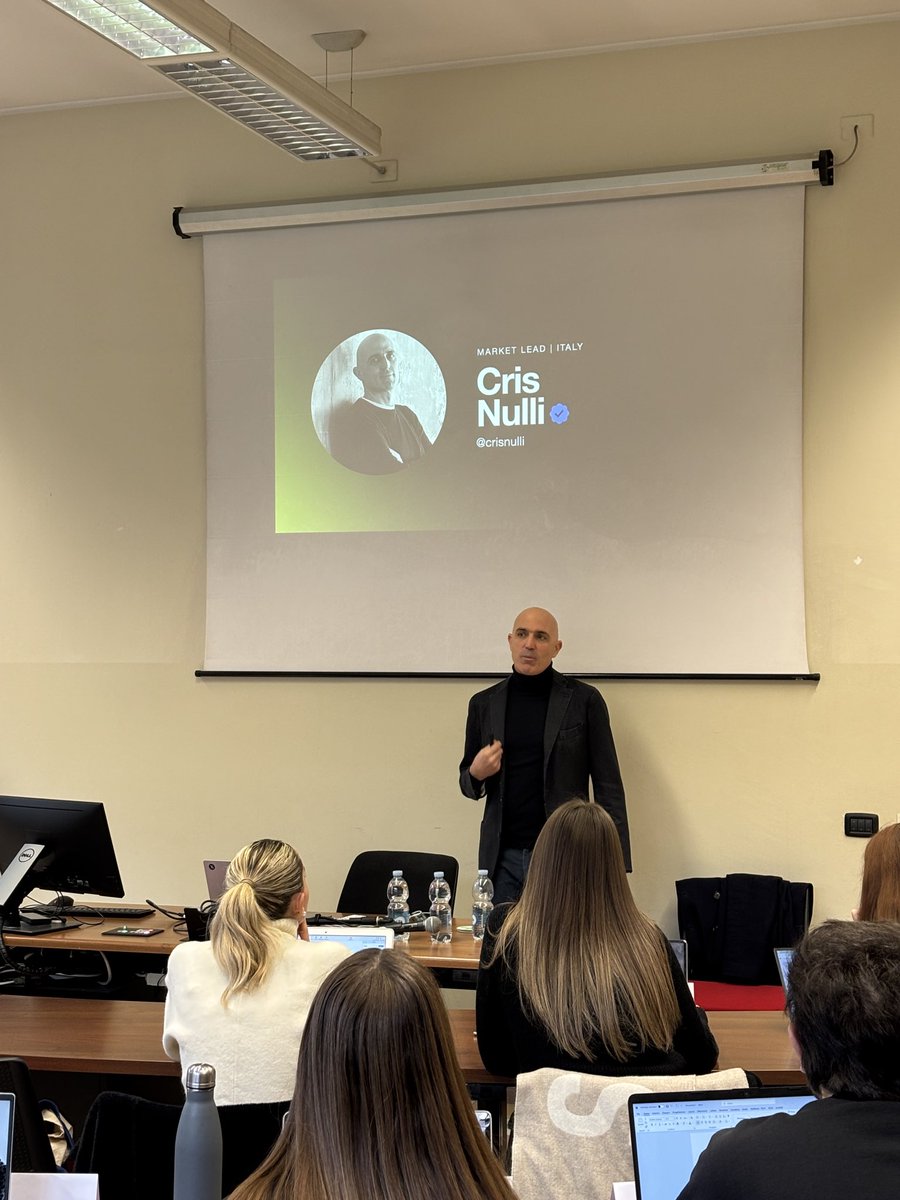 Simone G tweet media