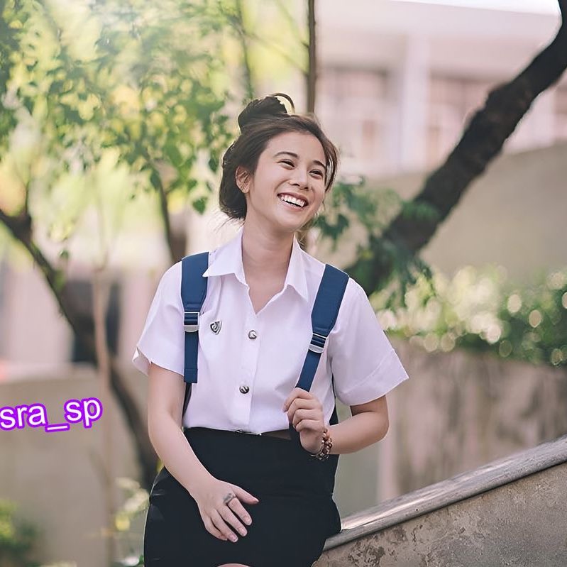 binisapphic's tweet image. it is as if she is aging in reverse!?? no wonder she always slay her student look, even after decades!?

FINAL DRAFT FINAL LOVE
#LoveDesignFinalEP #supassra_sp