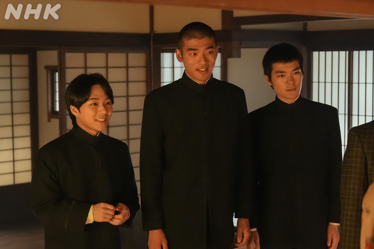 📷#ばけばけオフショット

白熱したヘブンさんクイズ。
撮影中も楽しそうな皆さんでした😊

英語もどんどん上達してきている、ヘブン先生の優秀な教え子たちの今後の活躍にもご注目下さい！

#髙石あかり #トミー・バストウ #吉沢亮 #杉田雷麟  #日高由起刀 #下川恭平
#ばけばけ