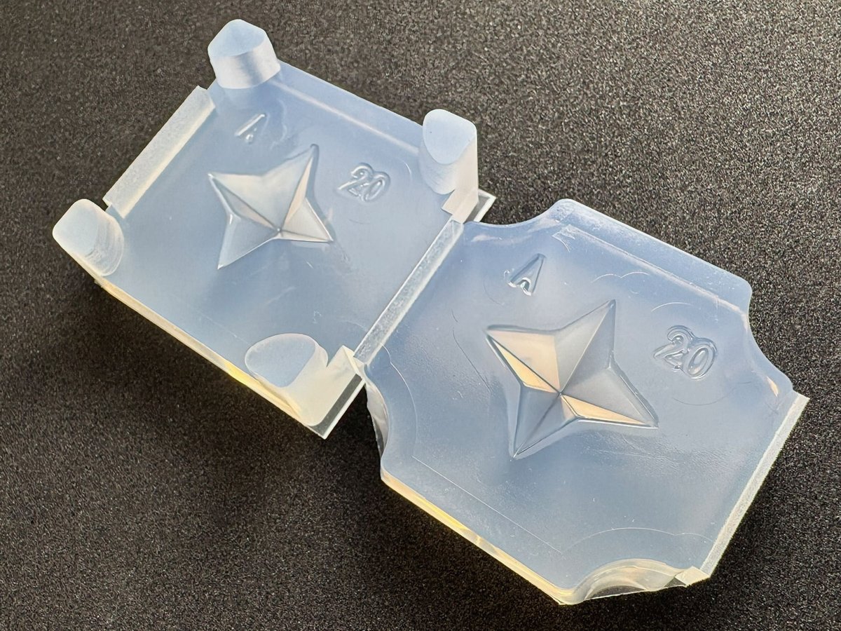 handmade_labo's tweet image. 立体的な四芒星を作れるモールドです( ´͈ ᵕ `͈ )

handmadelabo.jp/ca50/2675/p-r-…

#レジン　#レジン好きな方と繋がりたい #resin #シリコンモールド #レジン用モールド