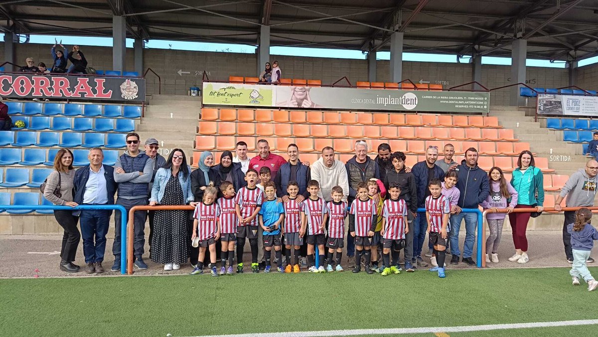 ⚽️ [BASE] El benjamí A (📸 1) guanya de forma contundent 1-7 al camp del Sant Pere Pescador, mentre que el prebenjamí A (📸 2) cau 4-1 amb l'AE Roses.

💯 Som-hi Base!!

#cfbaseroses #baseroses #somdelbase #somelquevolemser #aRoses #futbolcat