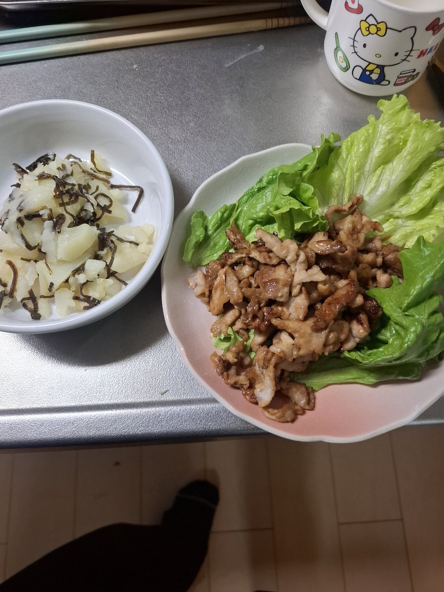 魂の晩御飯🌃🍴
今日は豚肉の西京漬け焼
小さく肉切りすぎた😮
塩昆布マッシュポテト
バター入れすぎた😮
我が家の方針😎
米はめちゃあるので、米食ってオカズ少なく！物価高対策😮🍚
