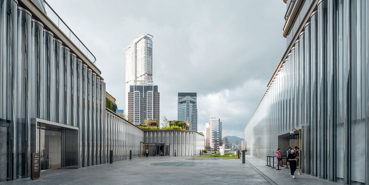 GlassBalkan's tweet image. Cricursa shaped 475 glass tubes for K11 MUSEA: 9 m tall, 1 m diameter, CNC-bent, laminated with SentryGlas®, creating a 3,900 m² facade that shifts with light and perspective.

glassbalkan.com/news/cricursa-…

#ArchitecturalGlass #FacadeEngineering