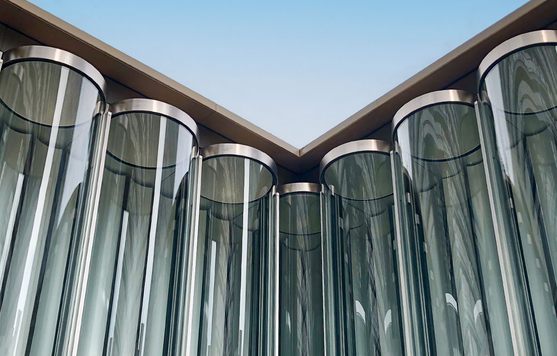 GlassBalkan's tweet image. Cricursa shaped 475 glass tubes for K11 MUSEA: 9 m tall, 1 m diameter, CNC-bent, laminated with SentryGlas®, creating a 3,900 m² facade that shifts with light and perspective.

glassbalkan.com/news/cricursa-…

#ArchitecturalGlass #FacadeEngineering