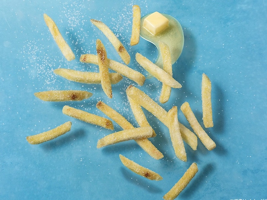 hacchisweets_'s tweet image. 1/19までの期間限定。東京駅で見つけた神コラボ。シュガーバターの木×Jagabeeの「シュガじゃが」が美味しすぎて震えた。キラキラ砂糖でドレスアップした、カリッサクッホクッのじゃがビー。甘じょっぱの最強タッグに完敗した。食べなかったら絶対後悔する…