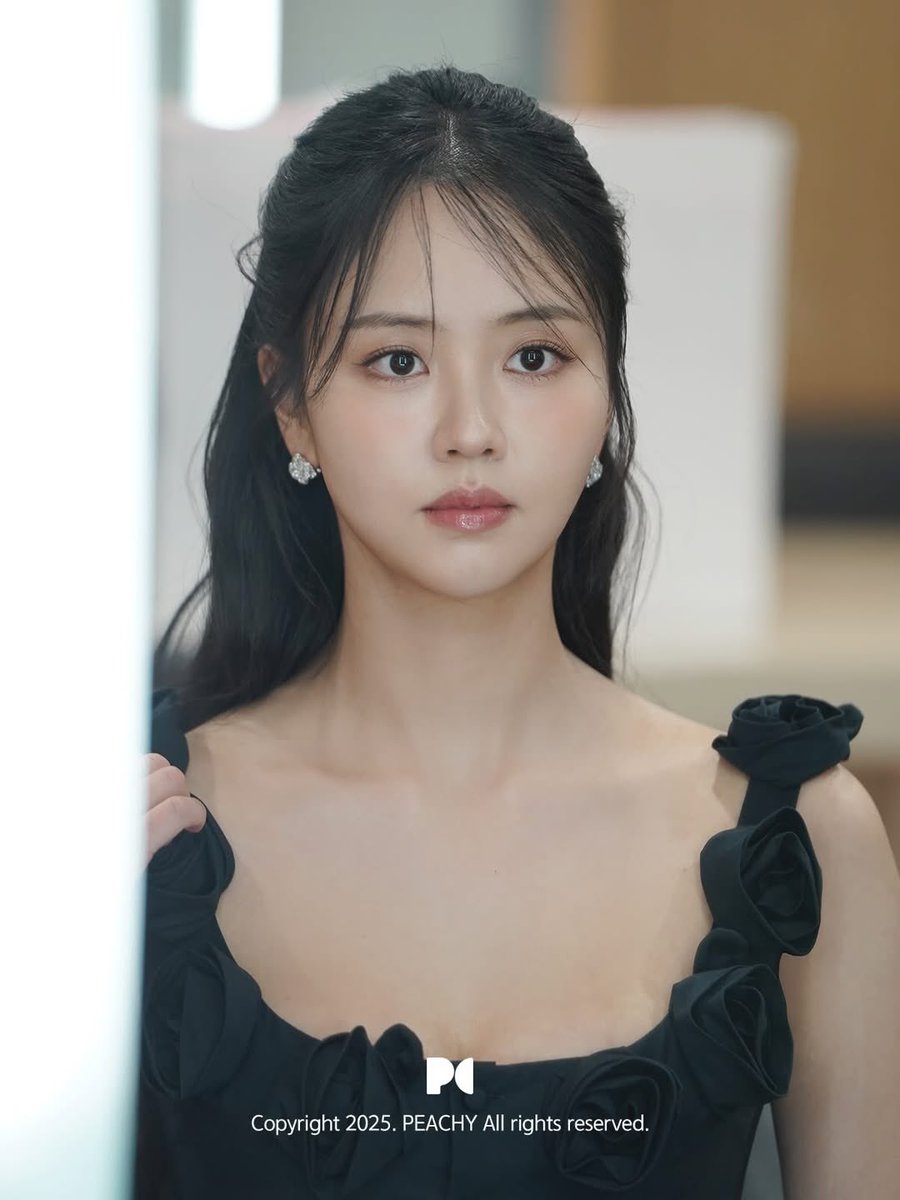 SohyunSpace's tweet image. Literally a living doll
#KimSoHyun #김소현