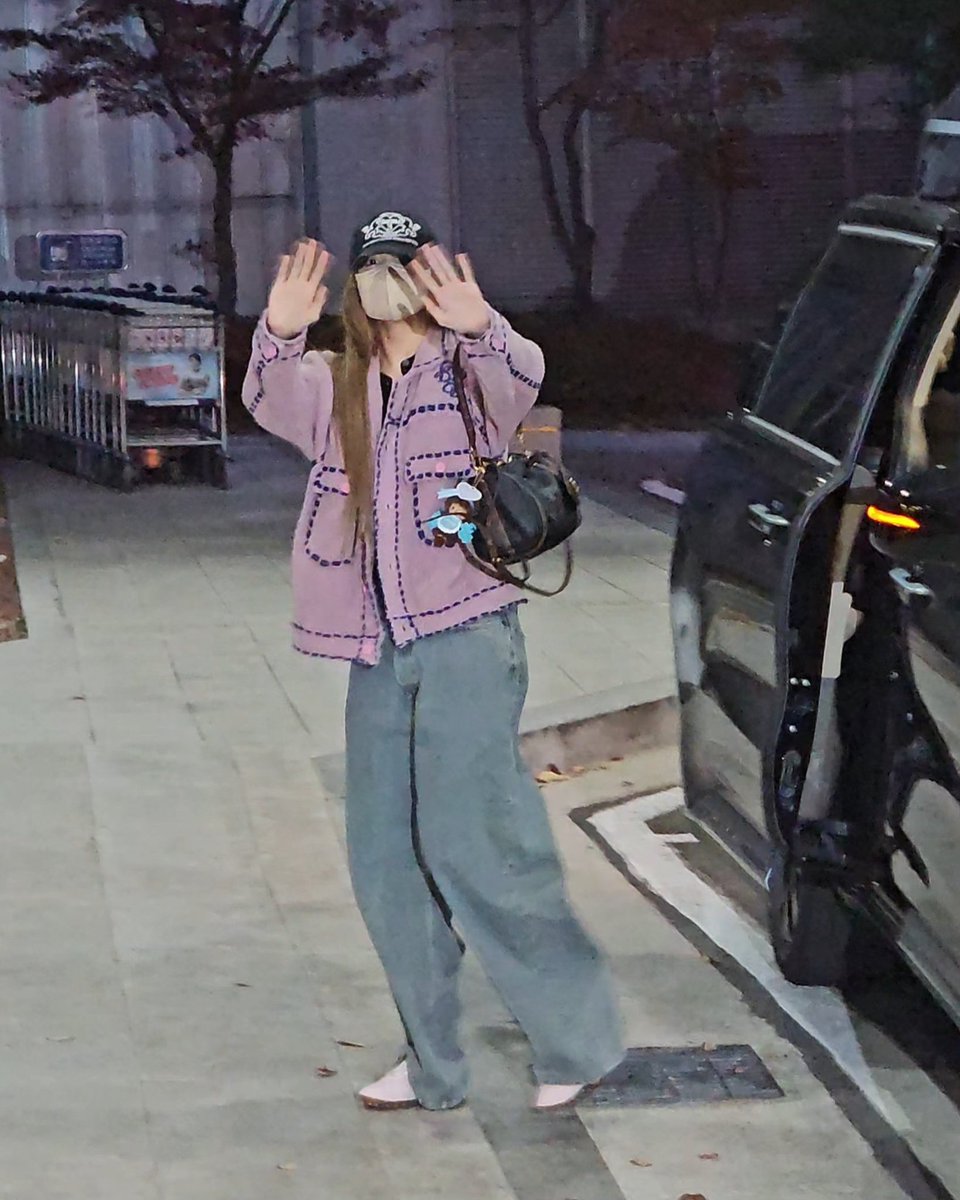 11/21/25 - #LISA's Departure from Seoul Gimpo Business Aviation Center (SGBAC) Airport to 🇵🇭 for “DEADLINE” Concert 

c/o ohingchu__ 

Have a safe flight 🐥 🇰🇷 ✈️ 🇵🇭
<a href="/wearelloud/">LLOUD</a>