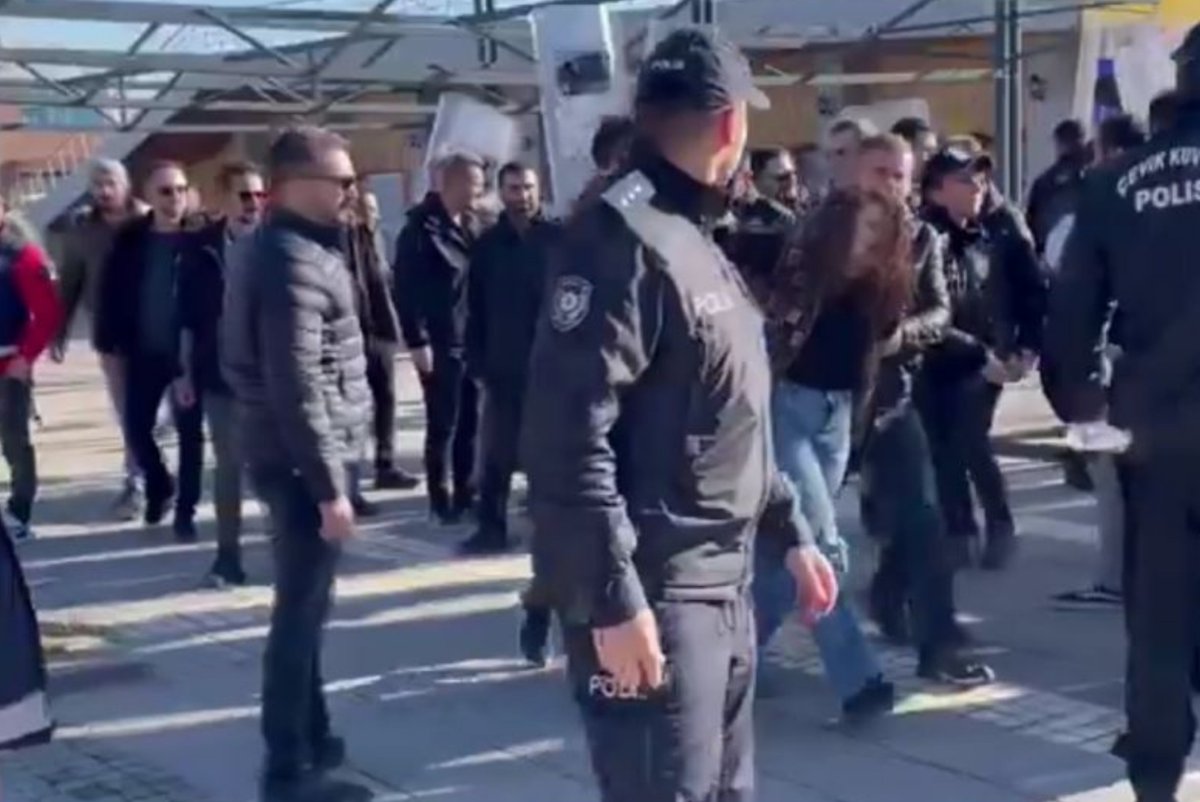 Van YYÜ Öğrencileri: “Okumaya Geldik Ölmeye Gelmedik” 

Haber: <a href="/yusufelikk/">Yusuf Elik</a> 

nehaberajansi.com/van-yyu-ogrenc…