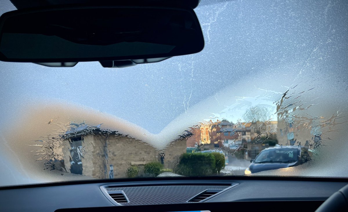 I’m assuming this is intentional that when I defrost my #X2 the kidney shape appears first <a href="/BMW_UK/">BMW UK</a>